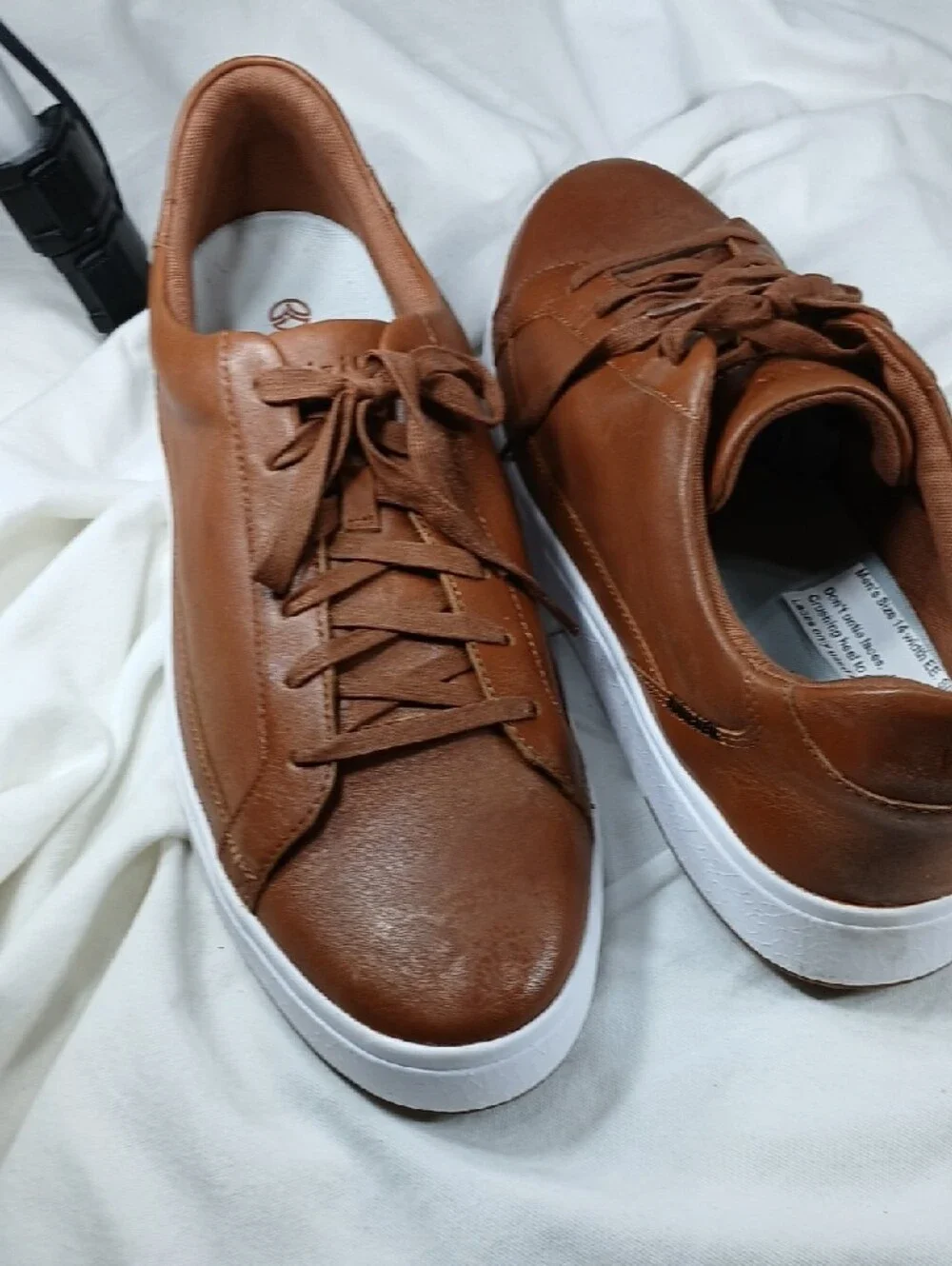 Kizik Classic Brown Low-Top Men's Sneakers with White Sole